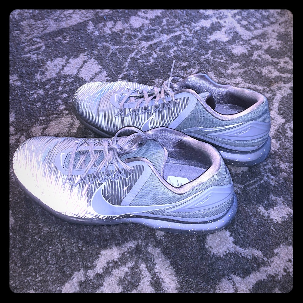 Nike Zoom Trout 3 Turf Shoe (Grey)